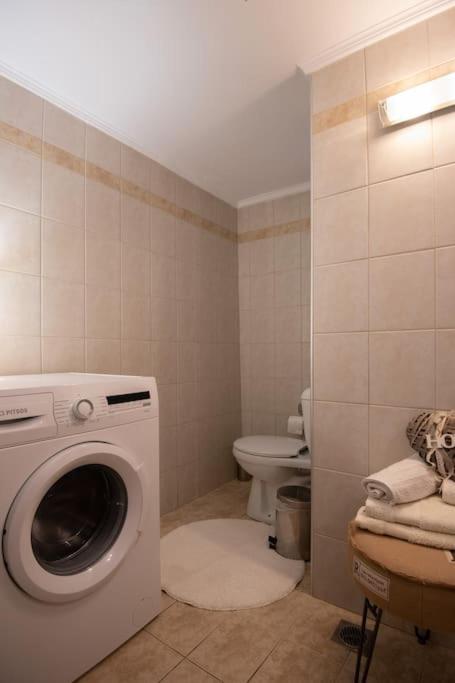 Lovely,Central, Spacious 2-Bedrooms Apartment Pireus Eksteriør bilde