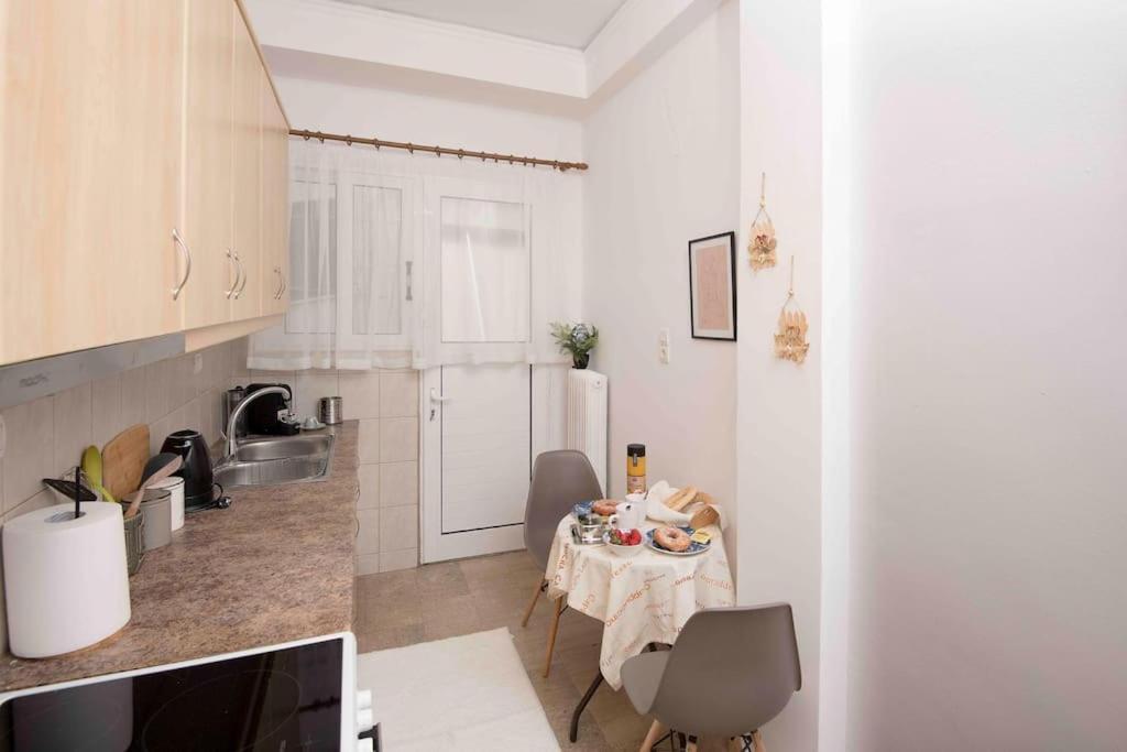 Lovely,Central, Spacious 2-Bedrooms Apartment Pireus Eksteriør bilde