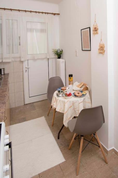 Lovely,Central, Spacious 2-Bedrooms Apartment Pireus Eksteriør bilde