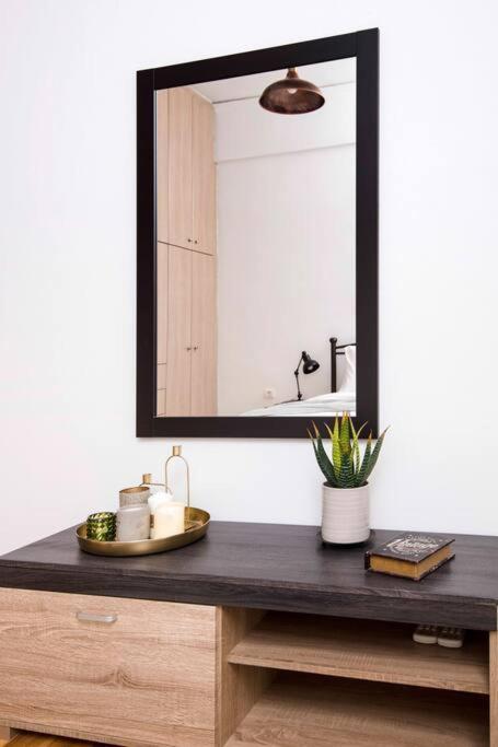 Lovely,Central, Spacious 2-Bedrooms Apartment Pireus Eksteriør bilde