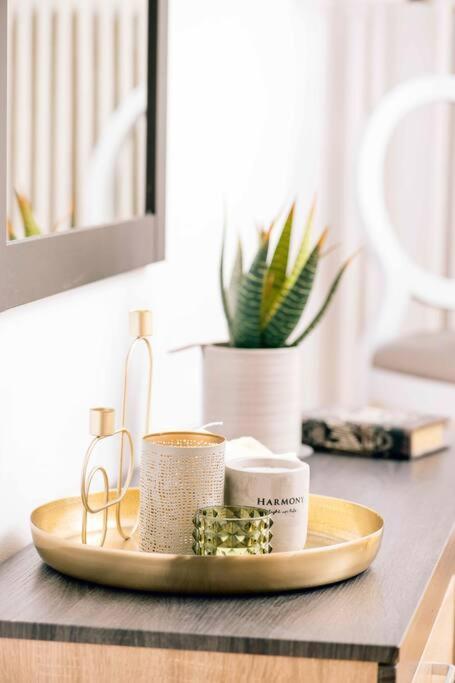 Lovely,Central, Spacious 2-Bedrooms Apartment Pireus Eksteriør bilde