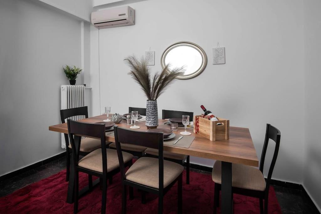 Lovely,Central, Spacious 2-Bedrooms Apartment Pireus Eksteriør bilde