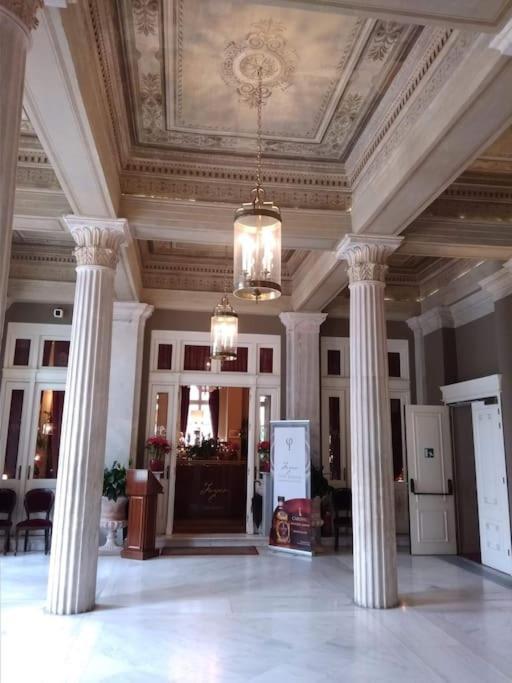Lovely,Central, Spacious 2-Bedrooms Apartment Pireus Eksteriør bilde